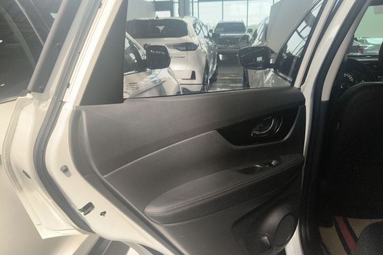 日产 奇骏 2023款 经典 2.0L 两驱智联臻享版中控内饰7008