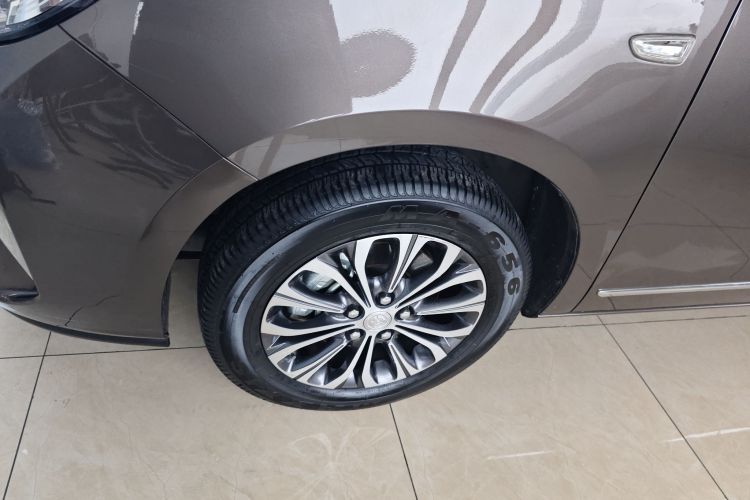 别克GL8 2022款 陆上公务舱 652T 豪华型车身外观6007