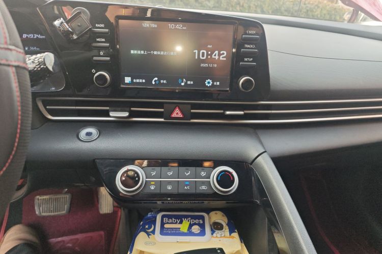 现代 伊兰特 2021款 1.5L CVT GLX精英版中控内饰16