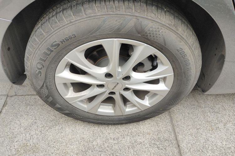 荣威i5 2023款 1.5L 手动舒享版车身外观6008