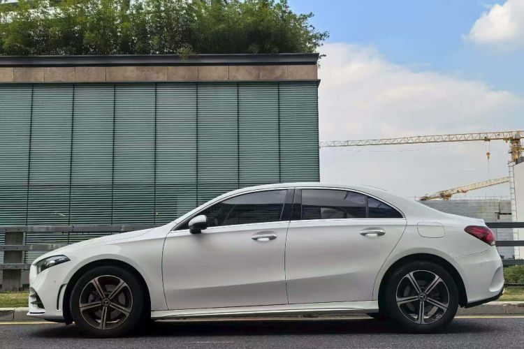 奔驰A级 2022款 改款三 A 200 L 运动轿车时尚型车身外观6003