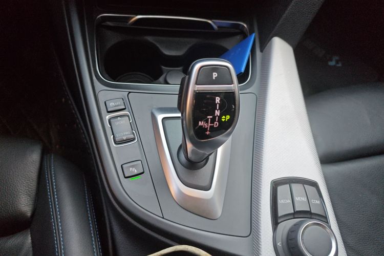 宝马3系 2019款 320i M运动套装中控内饰18