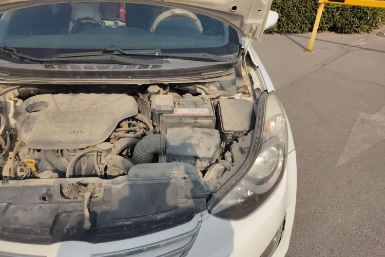 现代 朗动 2013款 1.6L 自动领先型机舱底盘26