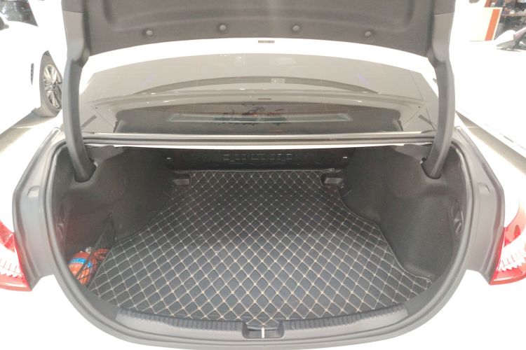 奔驰C级 2022款 改款 C 200 L 运动版机舱底盘23