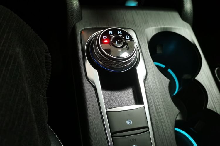 福特 福克斯 2020款 两厢 EcoBoost 180 自动锋潮型中控内饰18