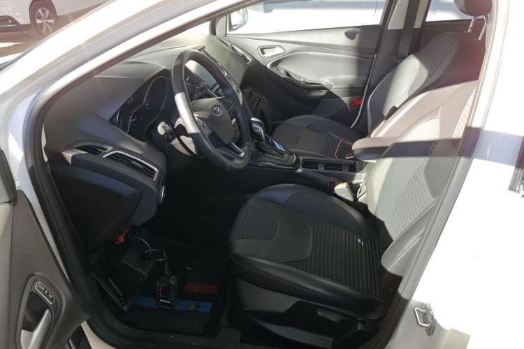 福特 福克斯 2015款 三厢 EcoBoost 180 自动精英型中控内饰20