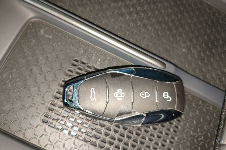 红旗EH7 2024款 690 Pro中控内饰11