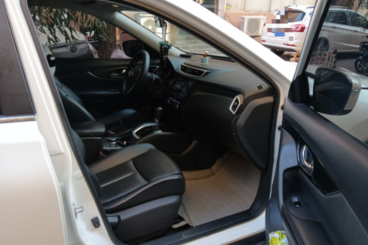 日产 奇骏 2015款 2.5L CVT领先MAX版 4WD局部细节9005