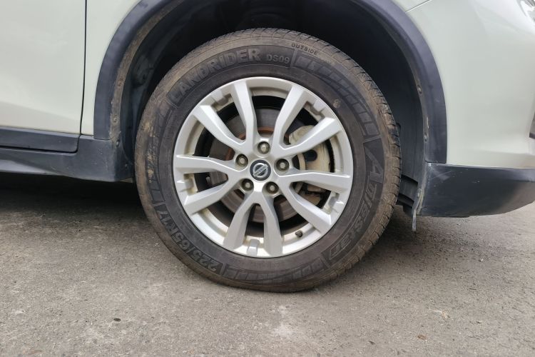 日产 奇骏 2019款 2.0L CVT智联七座舒适版 2WD车身外观10