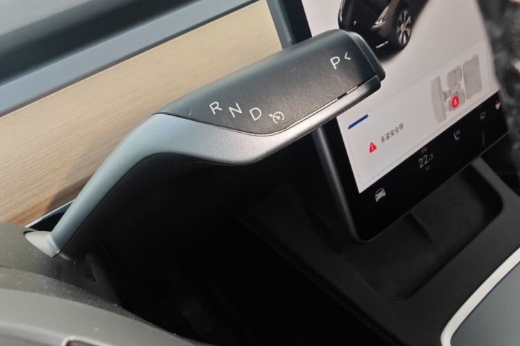 特斯拉 Model Y 2021款 标准续航后驱版中控内饰18