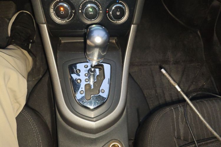 标致408 2013款 2.0L 自动舒适版中控内饰18