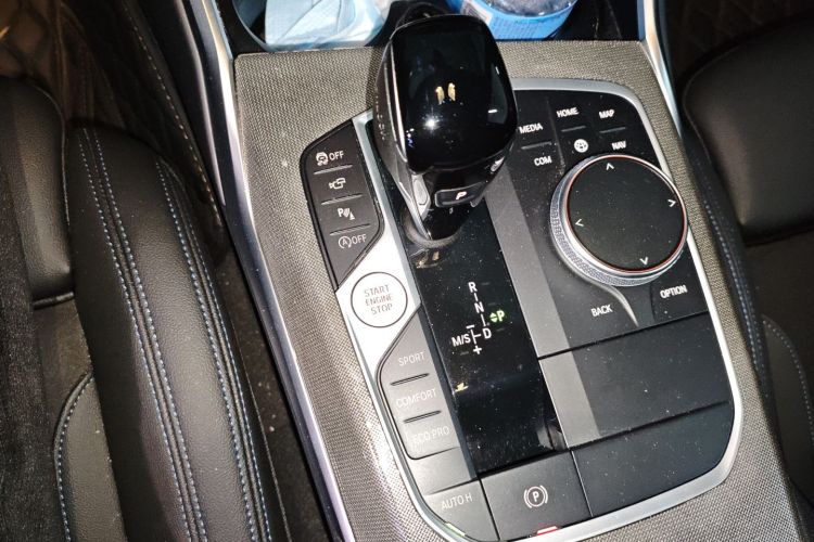 宝马4系 2022款 430i Gran Coupe M运动曜夜套装中控内饰18