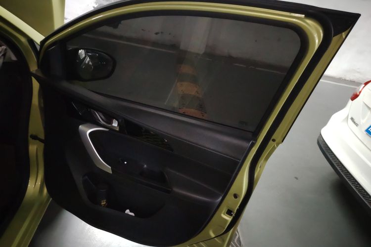 长安欧尚 奔奔E-Star 2020款 心动版 三元锂中控内饰7005