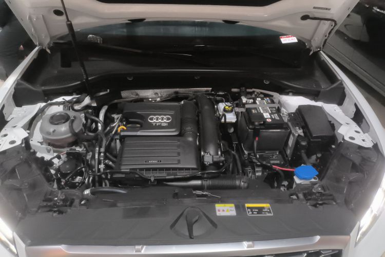 奥迪Q2L 2022款 35 TFSI 进取动感型机舱底盘24