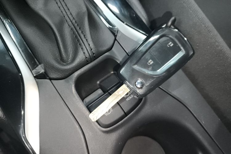 丰田 卡罗拉锐放 2024款 2.0L 先锋版中控内饰7001