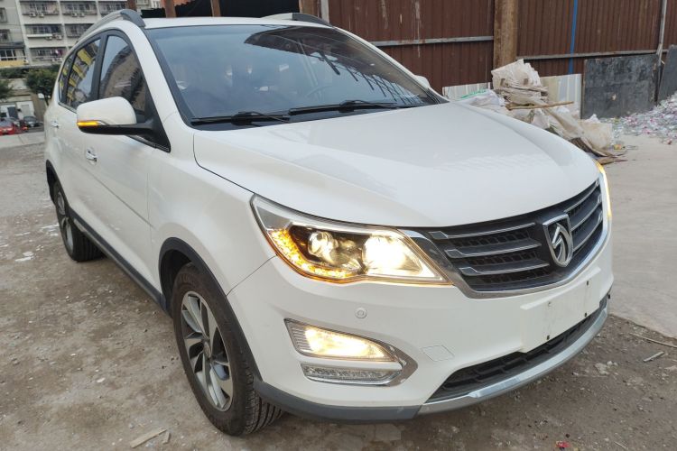 宝骏560 2016款 1.8L iAMT豪华型车身外观3