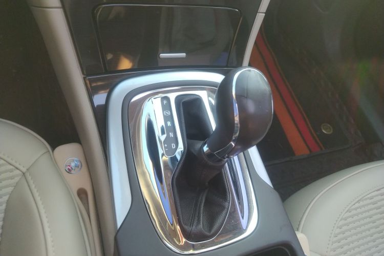 别克 君威 2015款 2.0L 领先时尚型中控内饰18