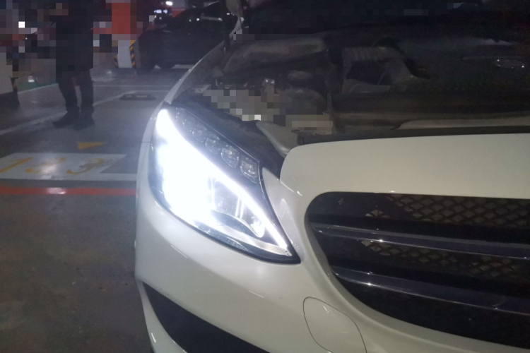 奔驰C级 2017款 改款 C 200 运动版车身外观8