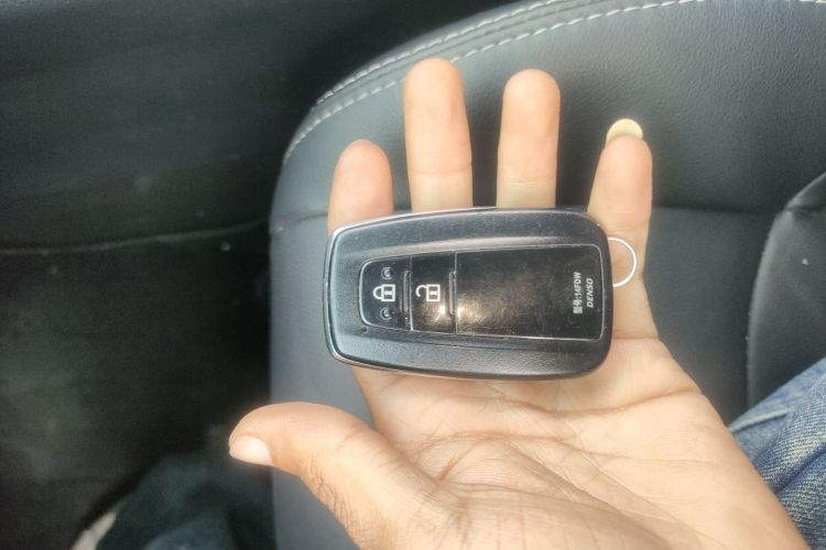 丰田 威兰达 2023款 双擎 2.5L E-CVT两驱豪华PLUS版中控内饰11