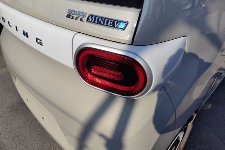 五菱汽车 宏光MINIEV 2024款 第三代 215km 青春版车身外观9