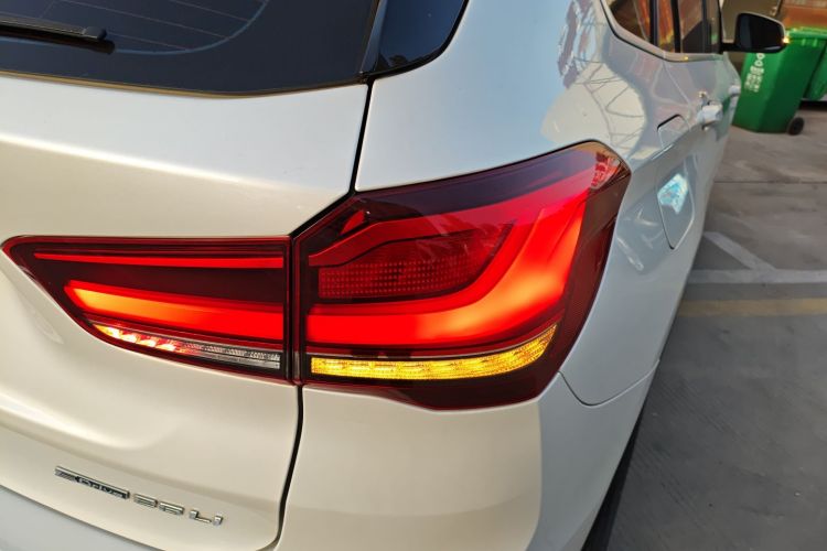 宝马X1 2021款 改款 sDrive25Li 领先型车身外观6006