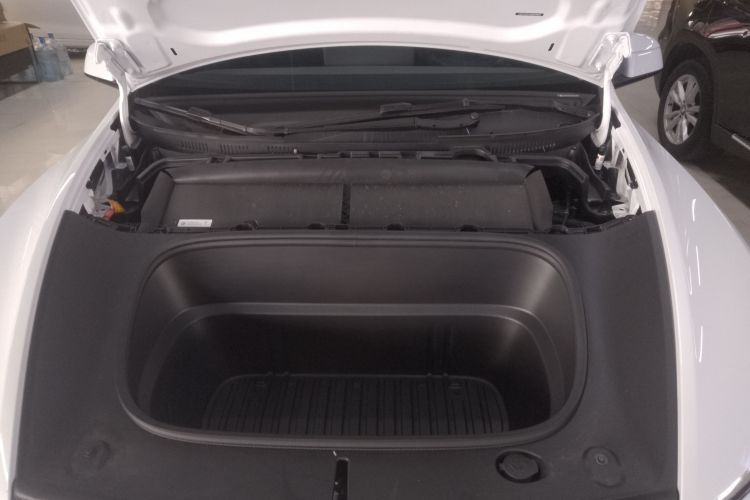 特斯拉 Model Y 2025款 后轮驱动版机舱底盘24