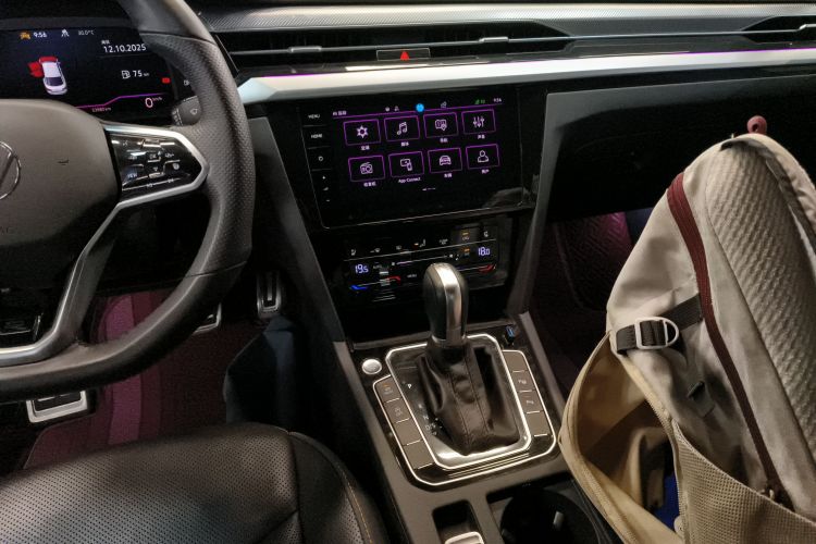 一汽-大众CC 2023款 380TSI 夺目版中控内饰16