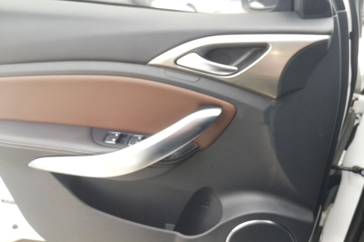 比亚迪 宋 2018款 1.5TID 自动智联尊贵型中控内饰7007