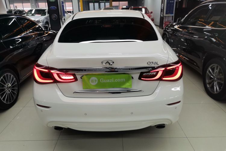 英菲尼迪Q70 2019款 Q70L 2.0T 精英版车身外观6