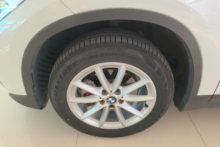 宝马X1 2019款 sDrive18Li 时尚型车身外观6007