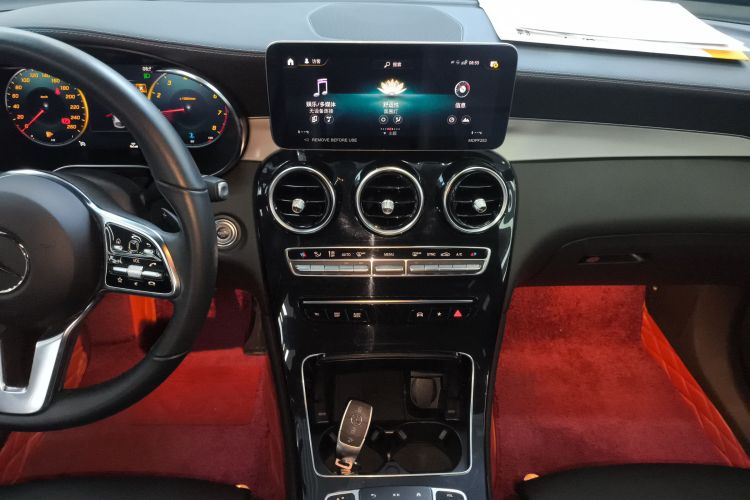 奔驰GLC轿跑 2023款 GLC 260 4MATIC 轿跑SUV中控内饰16