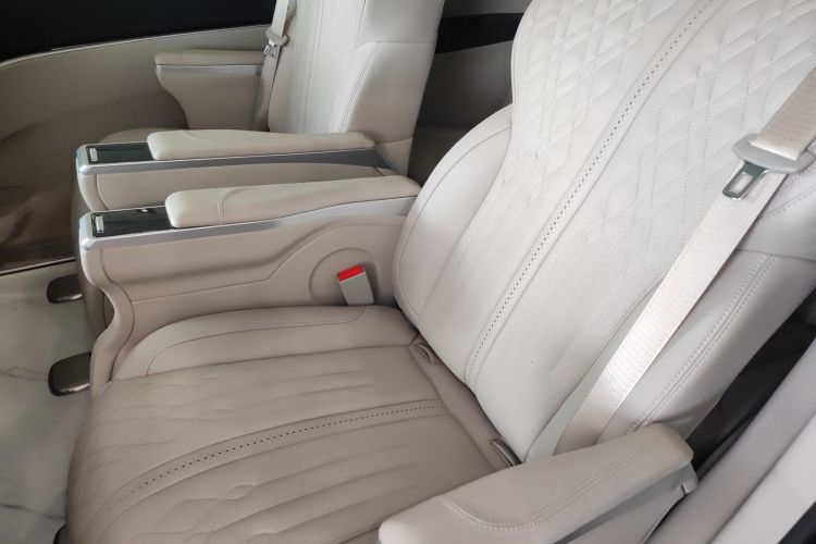 别克GL8 2022款 陆上公务舱 652T 尊贵型中控内饰21