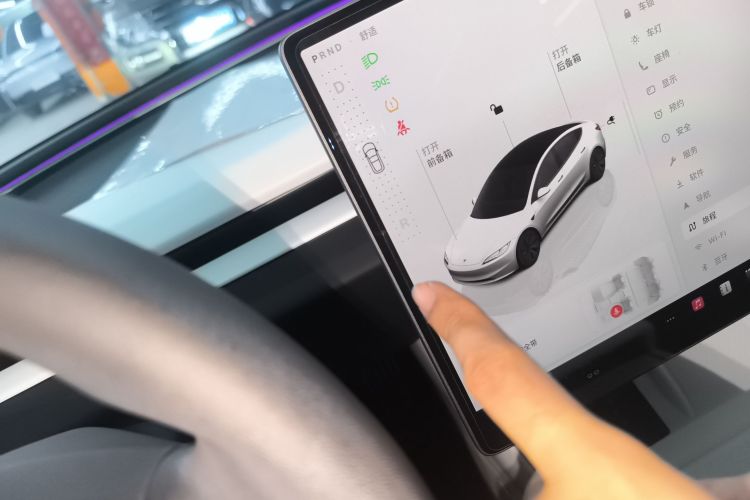 特斯拉 Model 3 2023款 后轮驱动版中控内饰18