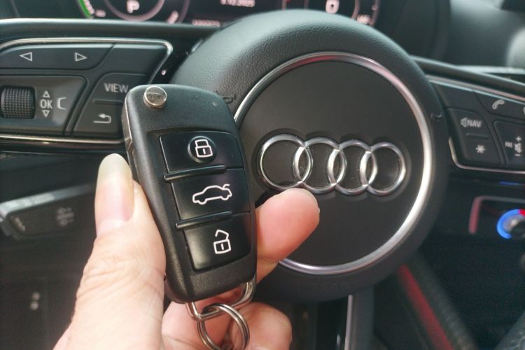 奥迪Q2L e-tron 2019款 Q2L e-tron 纯电智酷型中控内饰7001