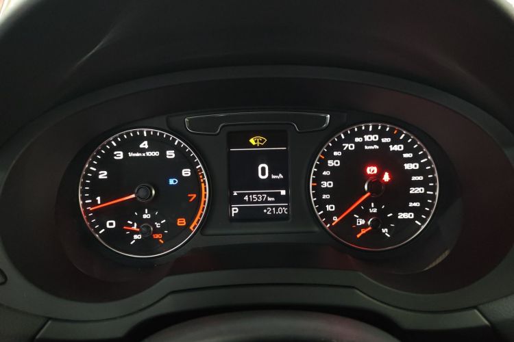 奥迪Q3 2017款 30 TFSI 时尚型中控内饰14