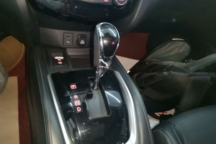 日产 奇骏 2021款 2.0L CVT 2WD XL ITS智联舒适版中控内饰18