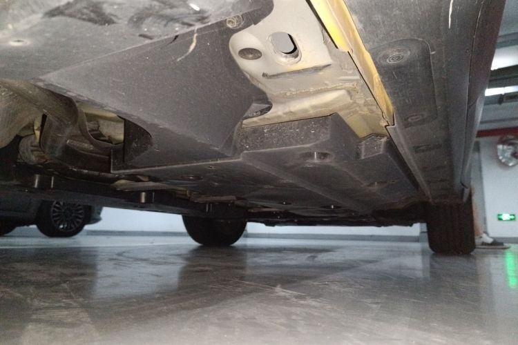 丰田C-HR 2021款 2.0L 豪华版局部细节9002