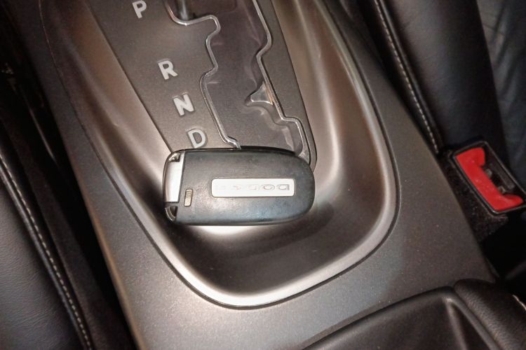 道奇 酷威 2016款 2.4L 两驱旅行版中控内饰7001