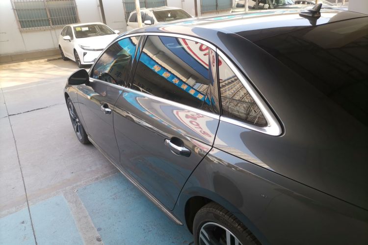 奥迪A4L 2020款 40 TFSI 豪华动感型车身外观4