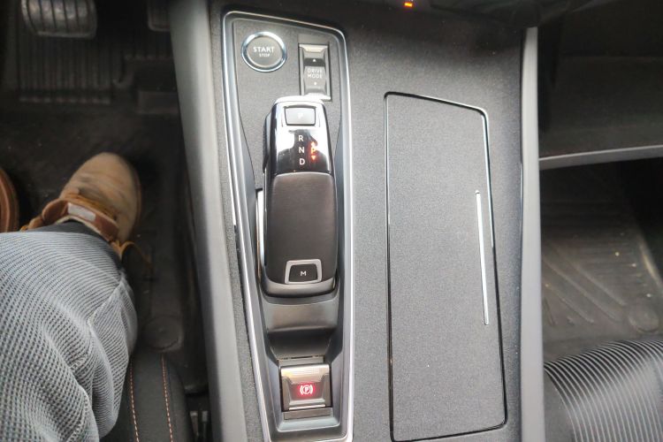 标致508 2022款 508L 360THP PureTech 先锋版中控内饰18