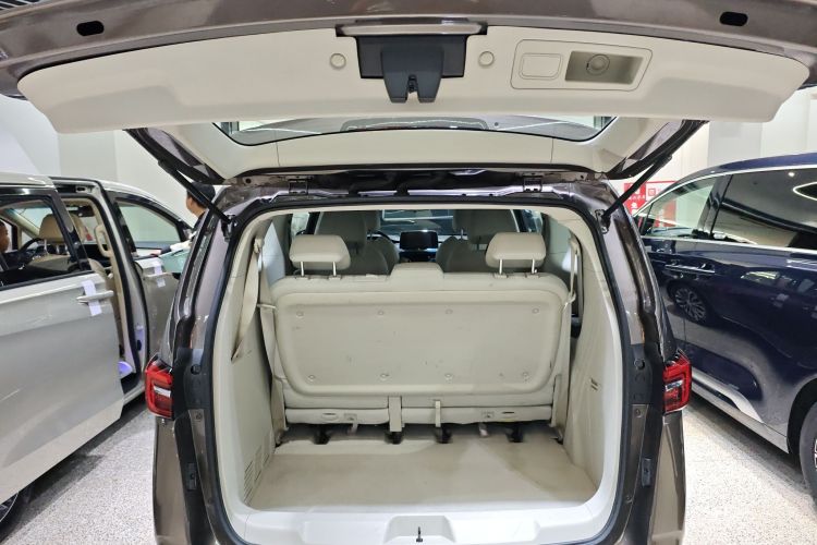 别克GL8 2023款 陆上公务舱 舒适型机舱底盘23