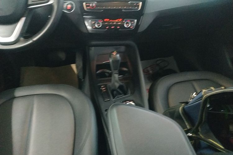 宝马X1 2018款 sDrive20Li 领先型中控内饰18