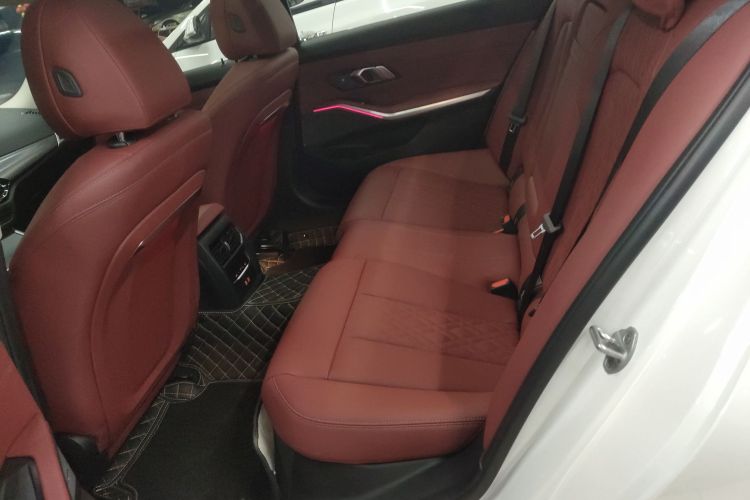 宝马3系 2025款 330Li M运动曜夜套装中控内饰7004