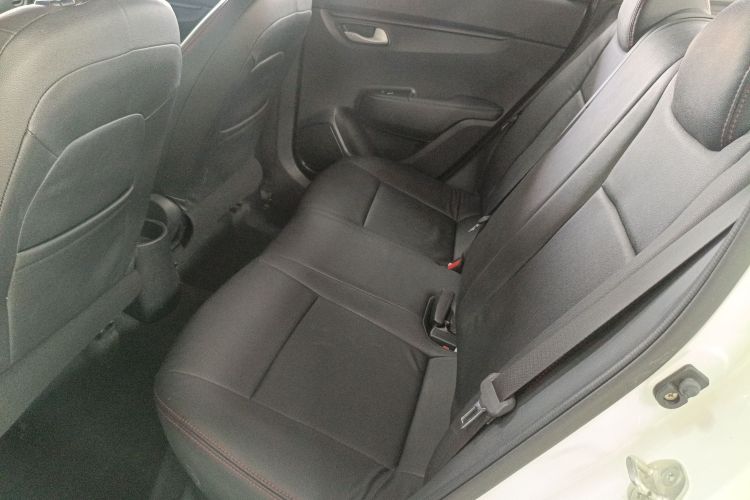 起亚K2 2017款 三厢 1.4L AT GLS中控内饰21