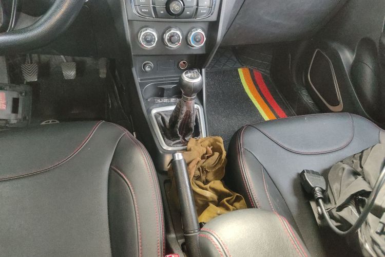 中华V3 2016款 1.5L 手动舒适型中控内饰18