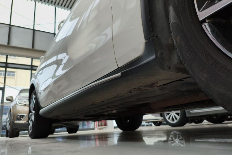 奔驰GLC 2020款 改款 GLC 300 L 4MATIC 动感型机舱底盘29