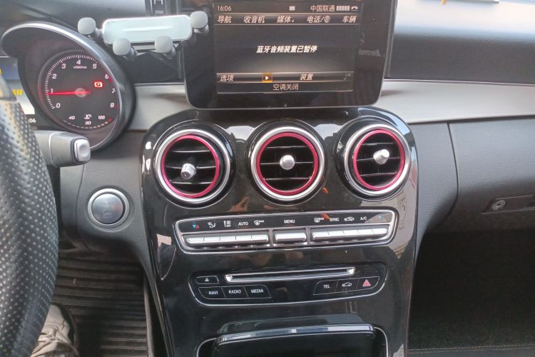 奔驰C级 2017款 改款 C 200 运动版中控内饰16