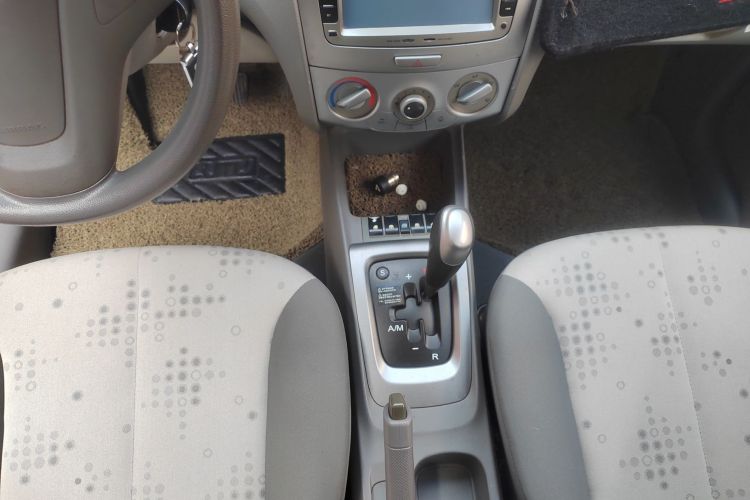 雪佛兰 赛欧 2013款 两厢 1.2L AMT理想版中控内饰18