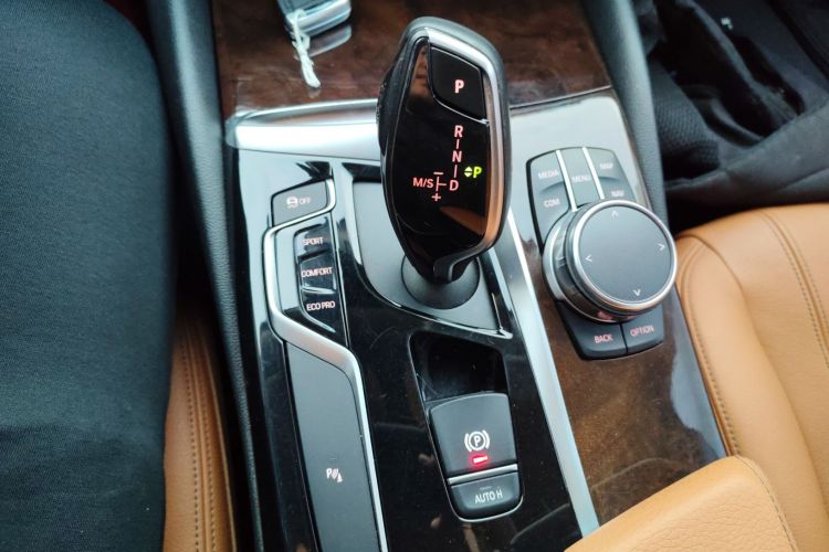 宝马5系 2018款 528Li 上市特别版中控内饰18