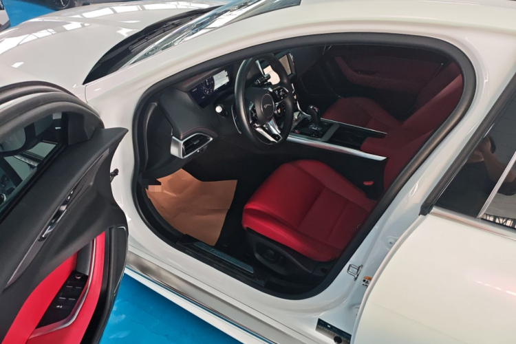 捷豹XEL 2022款 2.0T 250PS R-DYNAMIC S进取运动版中控内饰20